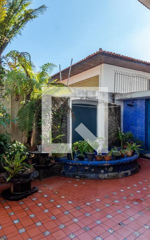 Casa à venda com 600m², 4 quartos e 5 vagas Casa à venda com 600m², 4 quartos e 5 vagasÁrea de serviço