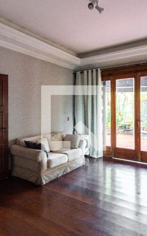 Casa à venda com 600m², 4 quartos e 5 vagas Casa à venda com 600m², 4 quartos e 5 vagasSala