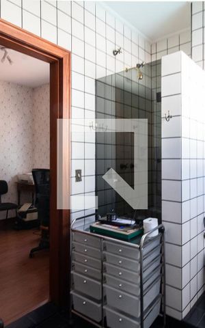 Casa à venda com 600m², 4 quartos e 5 vagas Casa à venda com 600m², 4 quartos e 5 vagasSuíte 2 - banheiro