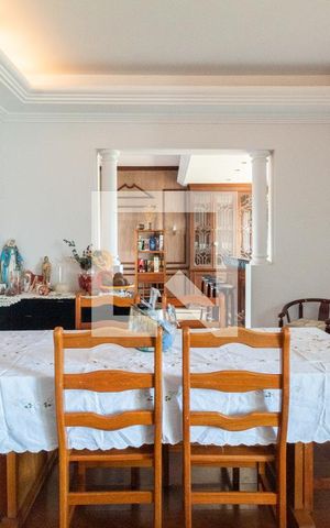 Casa à venda com 600m², 4 quartos e 5 vagas Casa à venda com 600m², 4 quartos e 5 vagasSala