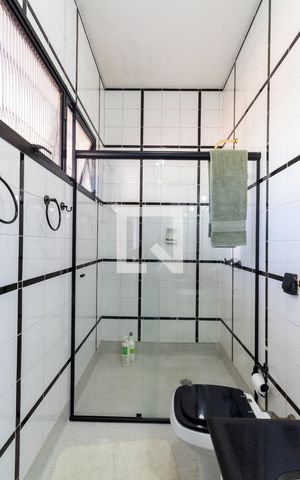 Casa à venda com 600m², 4 quartos e 5 vagas Casa à venda com 600m², 4 quartos e 5 vagasSuíte 1 - banheiro