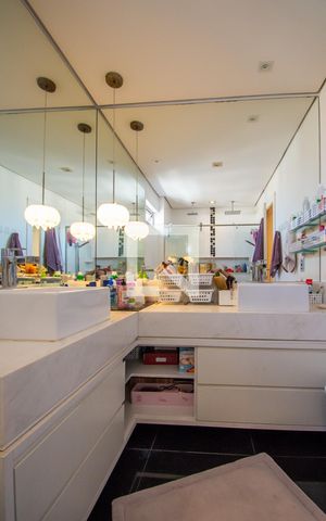 Apartamento à venda com 224m², 3 quartos e 2 vagas Apartamento à venda com 224m², 3 quartos e 2 vagasBanheiro da Suíte 1