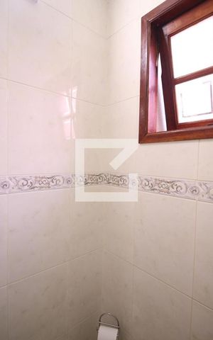Casa à venda com 240m², 3 quartos e 2 vagasLavabo