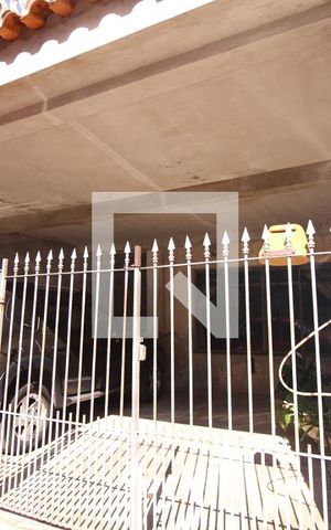 Casa à venda com 240m², 3 quartos e 2 vagasFachada