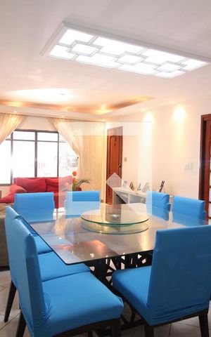 Casa à venda com 240m², 3 quartos e 2 vagasSala