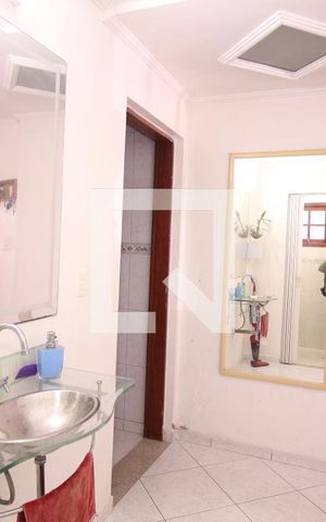 Casa à venda com 240m², 3 quartos e 2 vagasLavabo