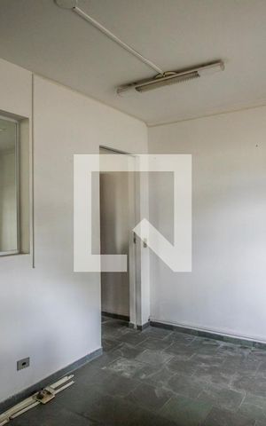 Casa à venda com 270m², 6 quartos e 2 vagas Casa à venda com 270m², 6 quartos e 2 vagasSala de Estar