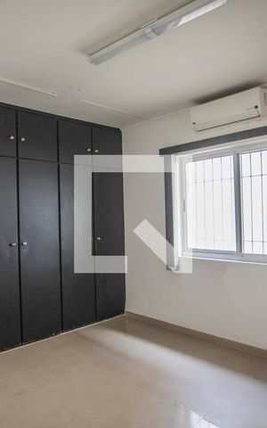 Casa à venda com 270m², 6 quartos e 2 vagas Casa à venda com 270m², 6 quartos e 2 vagasQuarto 6 - Armários