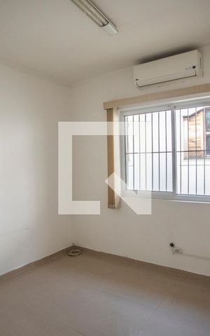 Casa à venda com 270m², 6 quartos e 2 vagas Casa à venda com 270m², 6 quartos e 2 vagasQuarto 5