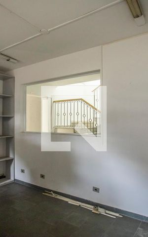 Casa à venda com 270m², 6 quartos e 2 vagas Casa à venda com 270m², 6 quartos e 2 vagasSala de Estar