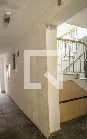 Casa à venda com 270m², 6 quartos e 2 vagas Casa à venda com 270m², 6 quartos e 2 vagasCorredor externo