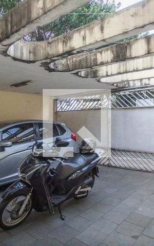Casa à venda com 270m², 6 quartos e 2 vagas Casa à venda com 270m², 6 quartos e 2 vagasGaragem