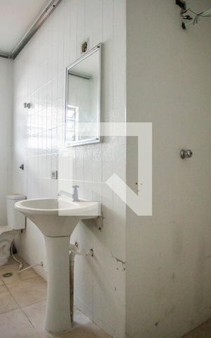 Casa à venda com 270m², 6 quartos e 2 vagas Casa à venda com 270m², 6 quartos e 2 vagasBanheiro Suíte