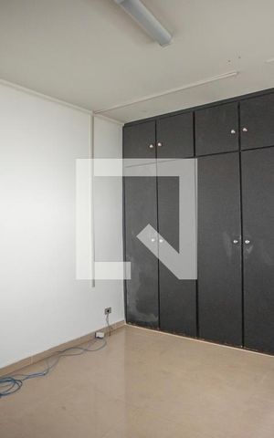 Casa à venda com 270m², 6 quartos e 2 vagas Casa à venda com 270m², 6 quartos e 2 vagasQuarto 6