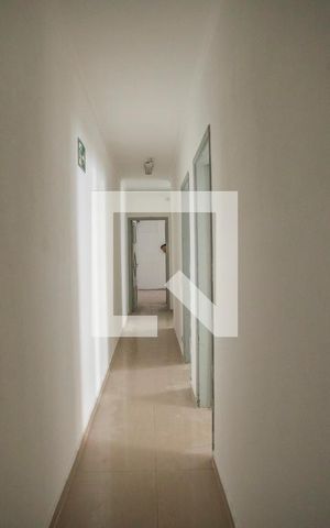 Casa à venda com 270m², 6 quartos e 2 vagas Casa à venda com 270m², 6 quartos e 2 vagasCorredor - Quartos