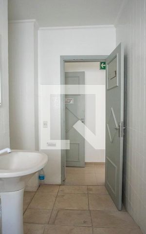Casa à venda com 270m², 6 quartos e 2 vagas Casa à venda com 270m², 6 quartos e 2 vagasBanheiro Suíte