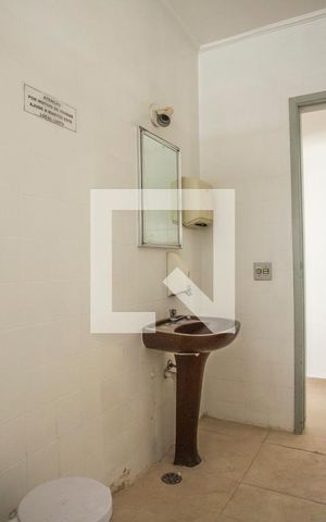 Casa à venda com 270m², 6 quartos e 2 vagas Casa à venda com 270m², 6 quartos e 2 vagasBanheiro 2