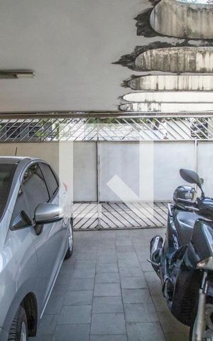 Casa à venda com 270m², 6 quartos e 2 vagas Casa à venda com 270m², 6 quartos e 2 vagasGaragem