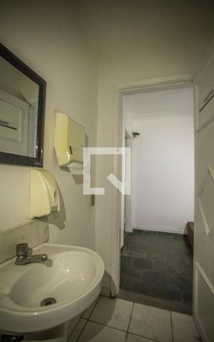 Casa à venda com 270m², 6 quartos e 2 vagas Casa à venda com 270m², 6 quartos e 2 vagasLavabo