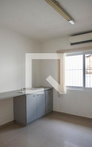 Casa à venda com 270m², 6 quartos e 2 vagas Casa à venda com 270m², 6 quartos e 2 vagasQuarto 4