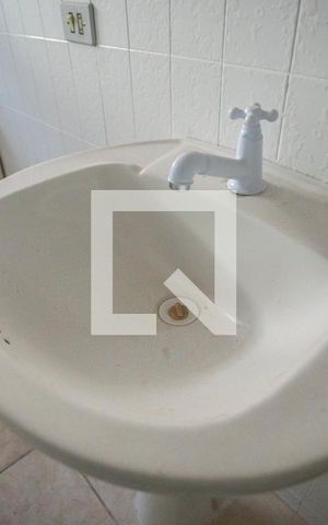 Casa à venda com 270m², 6 quartos e 2 vagas Casa à venda com 270m², 6 quartos e 2 vagasBanheiro Suíte - Torneira