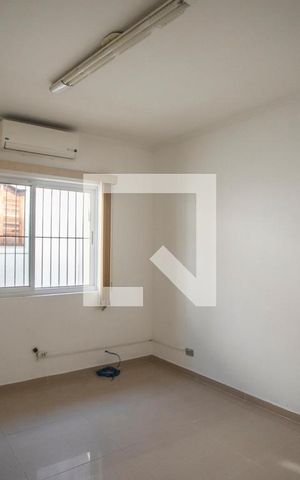 Casa à venda com 270m², 6 quartos e 2 vagas Casa à venda com 270m², 6 quartos e 2 vagasQuarto 5