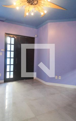 Casa à venda com 280m², 5 quartos e 1 vaga Casa à venda com 280m², 5 quartos e 1 vagaSala de Estar