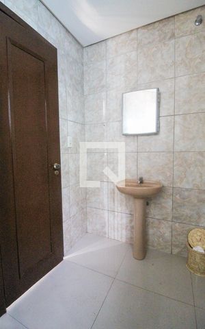 Casa à venda com 280m², 5 quartos e 1 vaga Casa à venda com 280m², 5 quartos e 1 vagaBanheiro