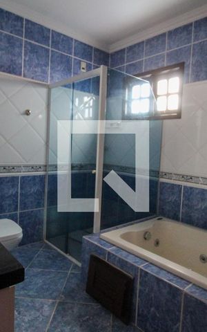 Casa à venda com 280m², 5 quartos e 1 vaga Casa à venda com 280m², 5 quartos e 1 vagaBanheiro da Suíte