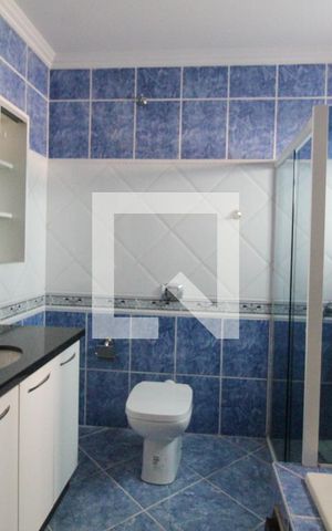 Casa à venda com 280m², 5 quartos e 1 vaga Casa à venda com 280m², 5 quartos e 1 vagaBanheiro da Suíte