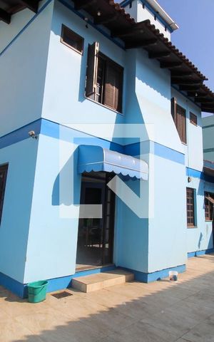 Casa à venda com 280m², 5 quartos e 1 vaga Casa à venda com 280m², 5 quartos e 1 vagaFachada