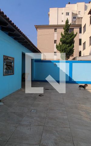 Casa à venda com 280m², 5 quartos e 1 vaga Casa à venda com 280m², 5 quartos e 1 vagaPátio