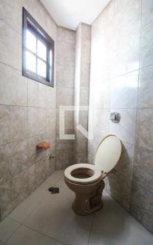 Casa à venda com 280m², 5 quartos e 1 vaga Casa à venda com 280m², 5 quartos e 1 vagaLavabo