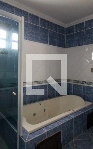 Casa à venda com 280m², 5 quartos e 1 vaga Casa à venda com 280m², 5 quartos e 1 vagaBanheiro da Suíte