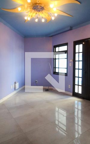 Casa à venda com 280m², 5 quartos e 1 vaga Casa à venda com 280m², 5 quartos e 1 vagaSala de Estar