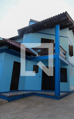 Casa à venda com 280m², 5 quartos e 1 vaga Casa à venda com 280m², 5 quartos e 1 vagaFachada