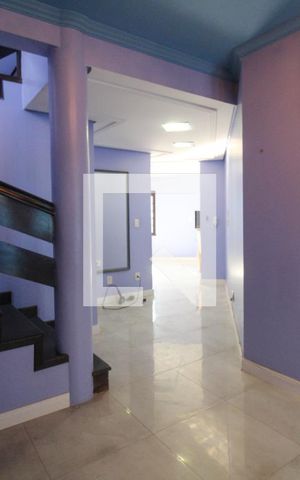 Casa à venda com 280m², 5 quartos e 1 vaga Casa à venda com 280m², 5 quartos e 1 vagaCorredor