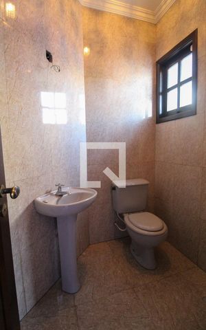 Casa à venda com 280m², 5 quartos e 1 vaga Casa à venda com 280m², 5 quartos e 1 vagaLavabo