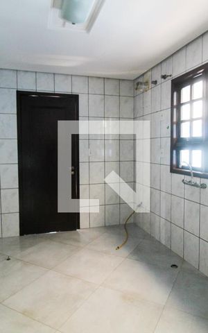 Casa à venda com 280m², 5 quartos e 1 vaga Casa à venda com 280m², 5 quartos e 1 vagaCozinha