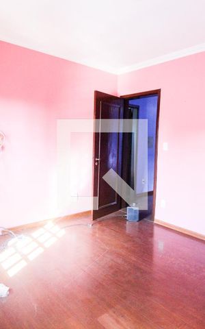 Casa à venda com 280m², 5 quartos e 1 vaga Casa à venda com 280m², 5 quartos e 1 vagaQuarto Suíte