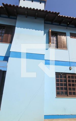 Casa à venda com 280m², 5 quartos e 1 vaga Casa à venda com 280m², 5 quartos e 1 vagaFachada