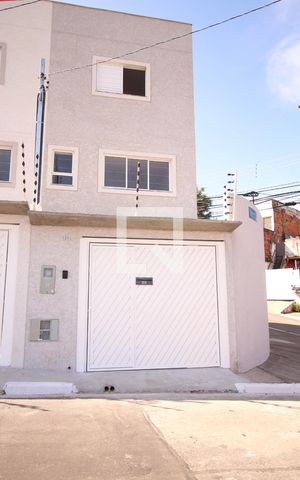 Casa para alugar com 86m², 2 quartos e 2 vagasFachada