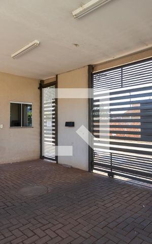 Casa de condomínio para alugar com 72m², 2 quartos e 2 vagas Casa de condomínio para alugar com 72m², 2 quartos e 2 vagasFachada e portaria