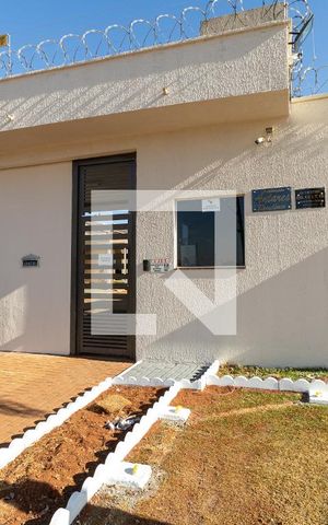 Casa de condomínio para alugar com 72m², 2 quartos e 2 vagas Casa de condomínio para alugar com 72m², 2 quartos e 2 vagasFachada e portaria