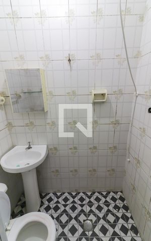 Casa para alugar com 60m², 1 quarto e sem vaga Casa para alugar com 60m², 1 quarto e sem vagaBanheiro