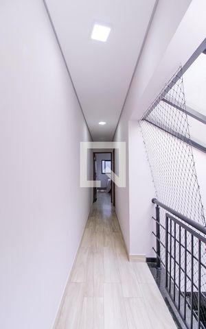 Casa à venda com 180m², 3 quartos e 2 vagas Casa à venda com 180m², 3 quartos e 2 vagasCorredor