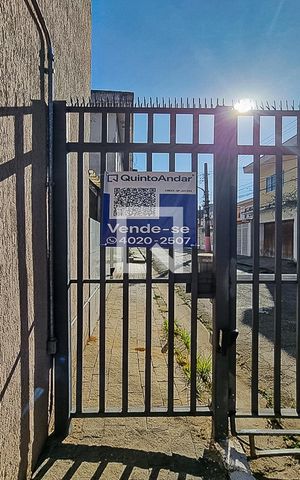 Casa à venda com 350m², 4 quartos e 1 vaga Casa à venda com 350m², 4 quartos e 1 vagaFachada com Plaquinha