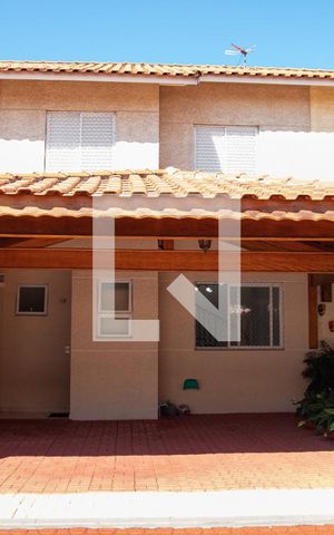 Casa de condomínio à venda com 90m², 2 quartos e 2 vagasFachada