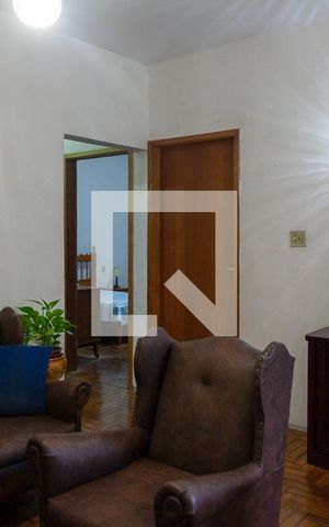 Casa à venda com 302m², 4 quartos e 2 vagas Casa à venda com 302m², 4 quartos e 2 vagasSala