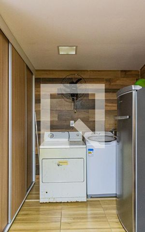 Casa à venda com 325m², 3 quartos e 2 vagas Casa à venda com 325m², 3 quartos e 2 vagasÁrea de Serviço